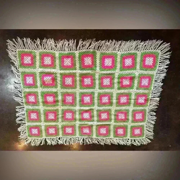 Vintage Handmade Crochet Pink Green Granny Square Patchwork Afghan Throw Fringe - Picture 3 of 5